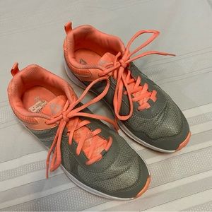 Reebok CrossFit Trainer Womens Running Shoe in Peach and Grey EUC size 6